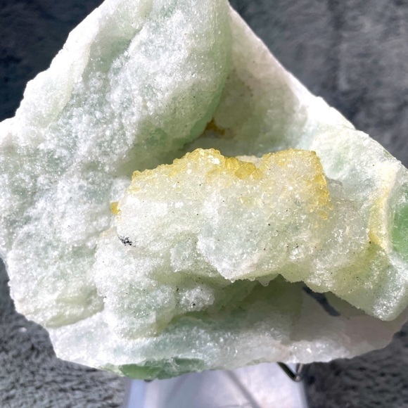 WOWZA- raw crystal Green fluorite covered in sugar, yellow sugar, STRONG UV 6”x6 - Picture 1 of 11